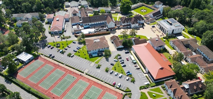 Downe House School | Kings 1